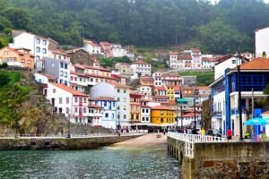 Llanes